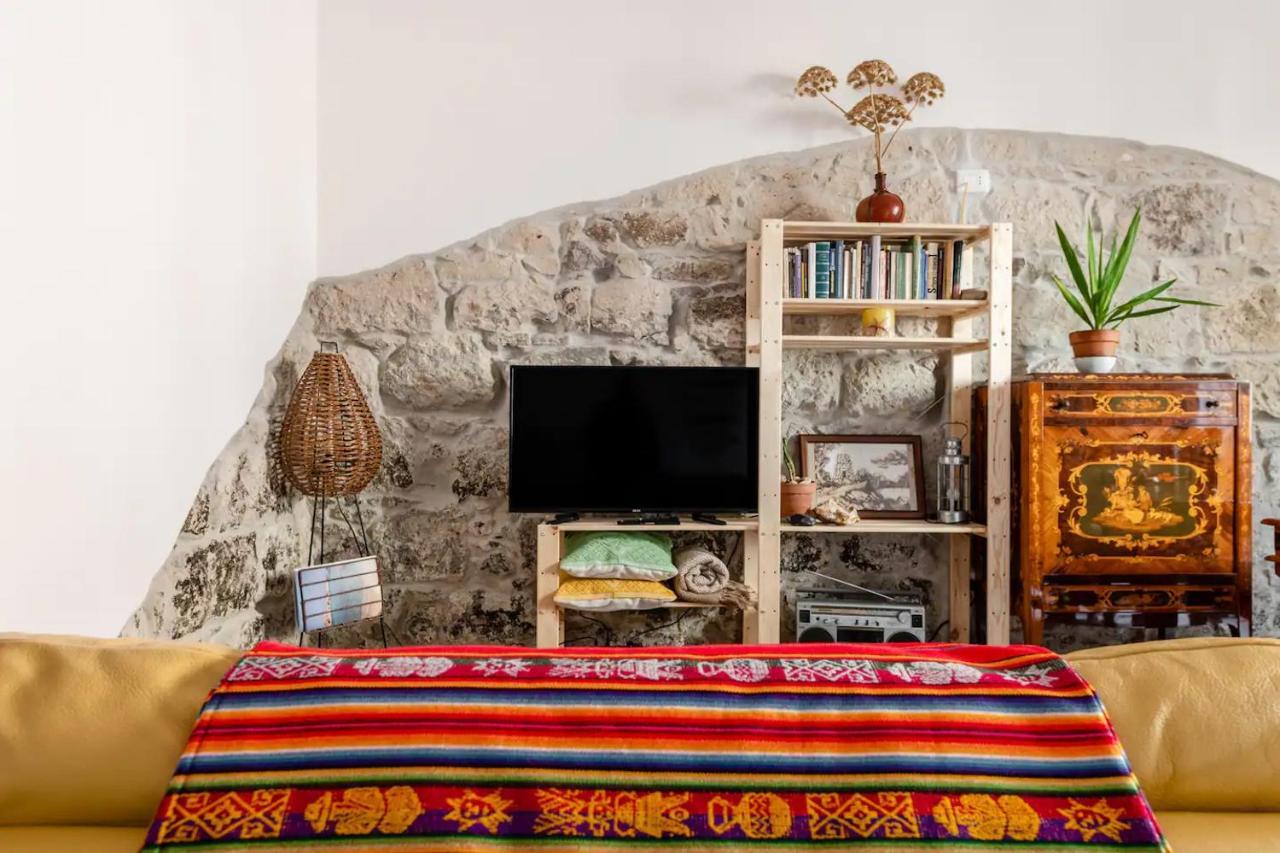 Duas Pedras, Private Apartment In The Heart Of Bosa Bagian luar foto