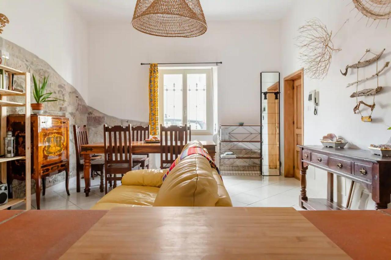 Duas Pedras, Private Apartment In The Heart Of Bosa Bagian luar foto