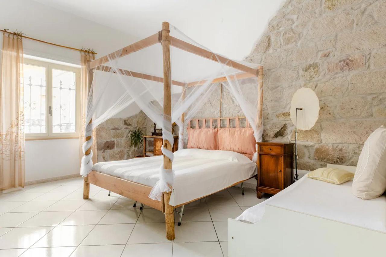 Duas Pedras, Private Apartment In The Heart Of Bosa Bagian luar foto