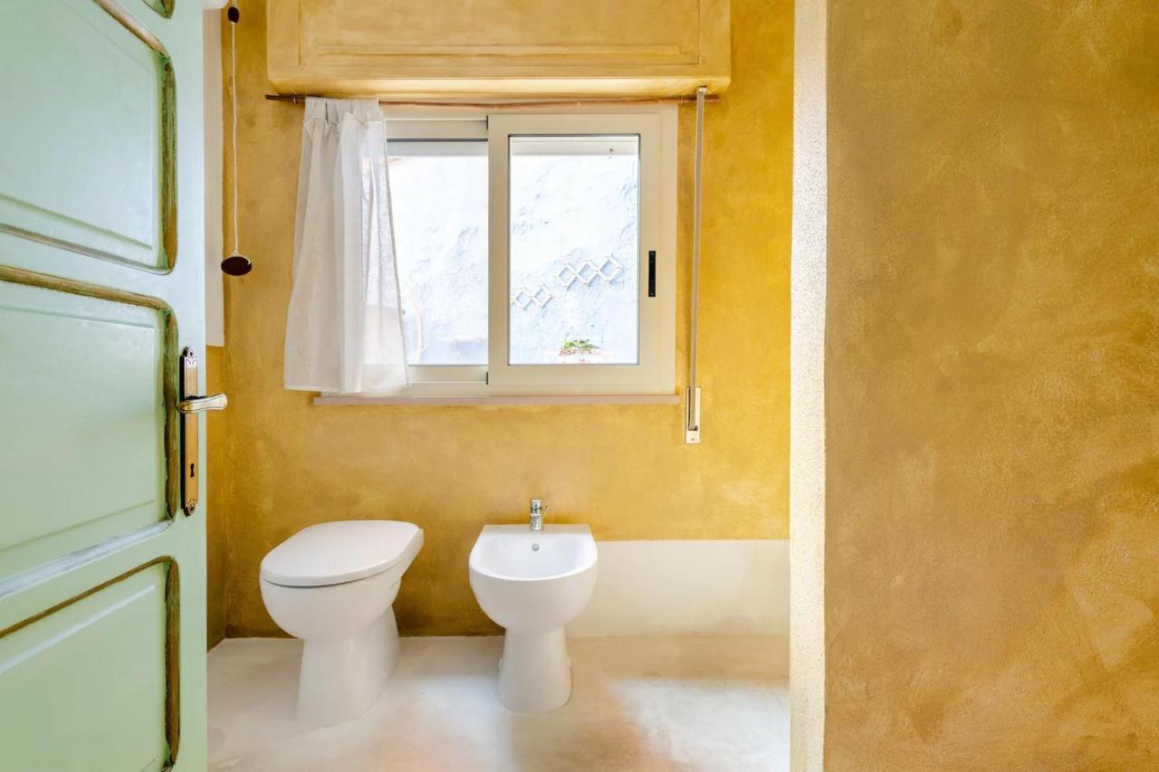 Duas Pedras, Private Apartment In The Heart Of Bosa Bagian luar foto