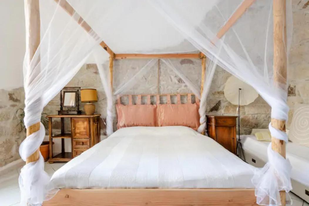 Duas Pedras, Private Apartment In The Heart Of Bosa Bagian luar foto